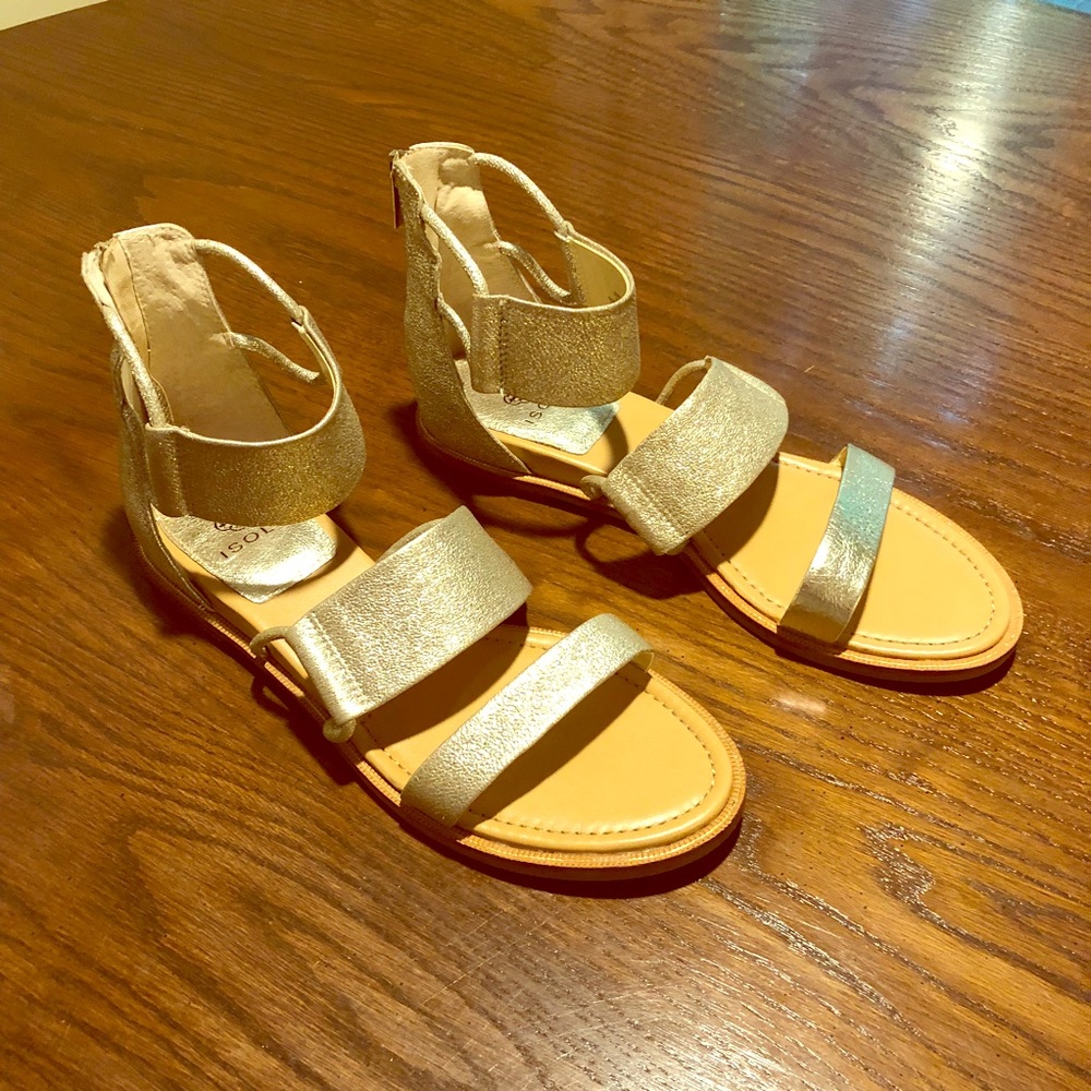 EUC metallic sandals